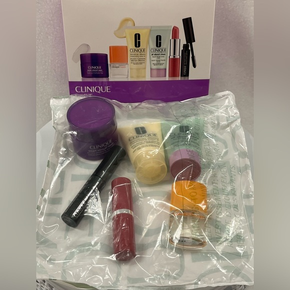 Clinique 6 Piece Makeup Set with Clinique Happy - Picture 1 of 7